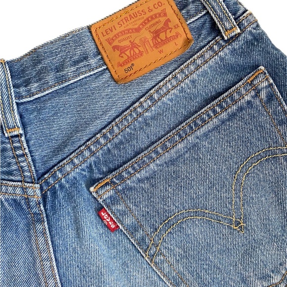 Levis 501 Cut Off Jean Shorts - Picture 14 of 14